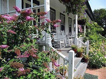 The Island Home Inn New Shoreham Exterior photo