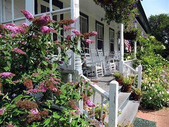 The Island Home Inn New Shoreham Exterior photo